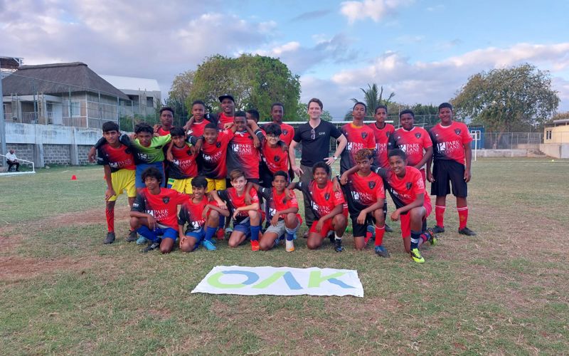Oak Mauritius sponsor FC Tamarin United
